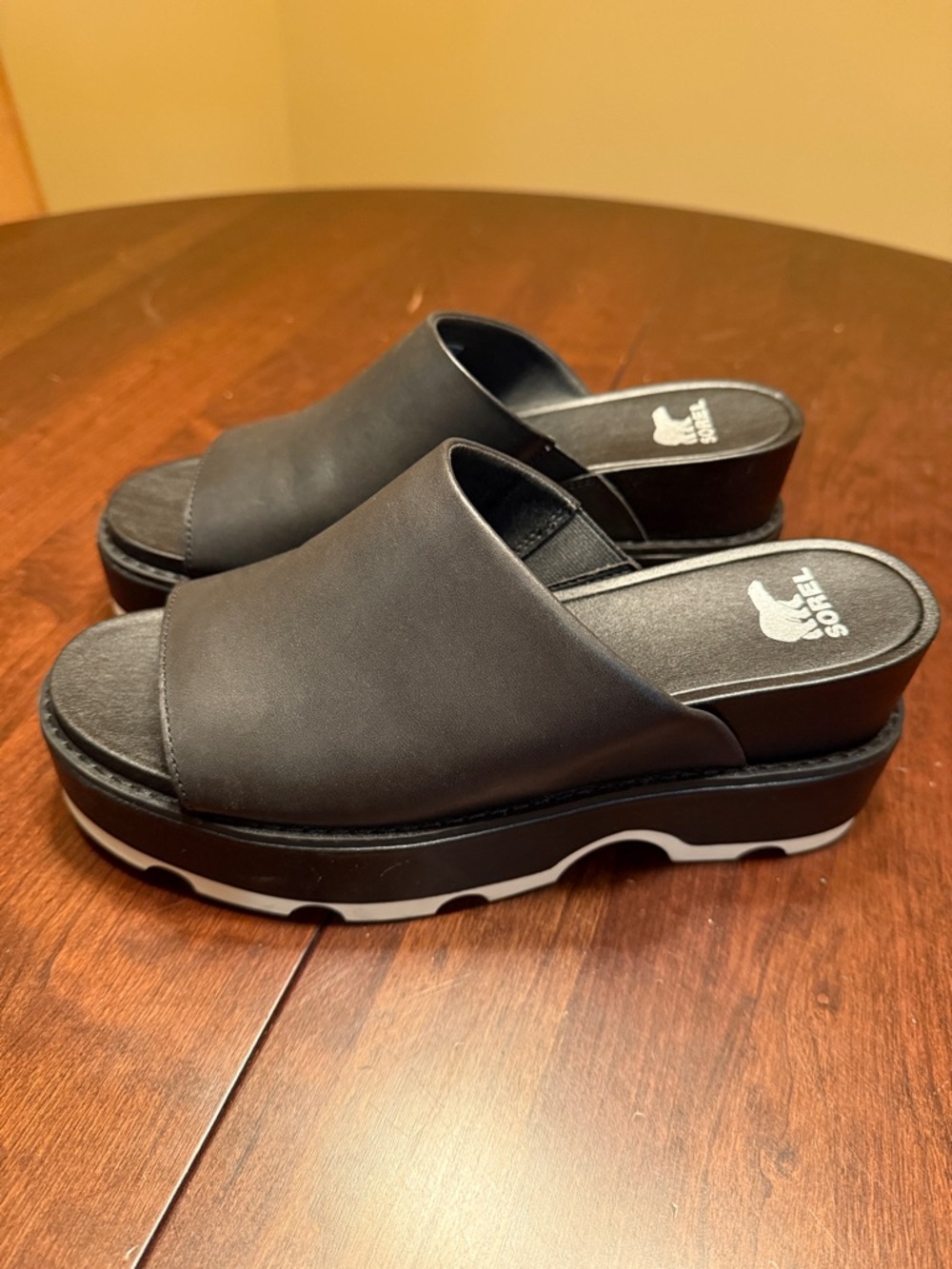 Sorel Black Slip-On Open Toe Mules - Picture 2 of 3